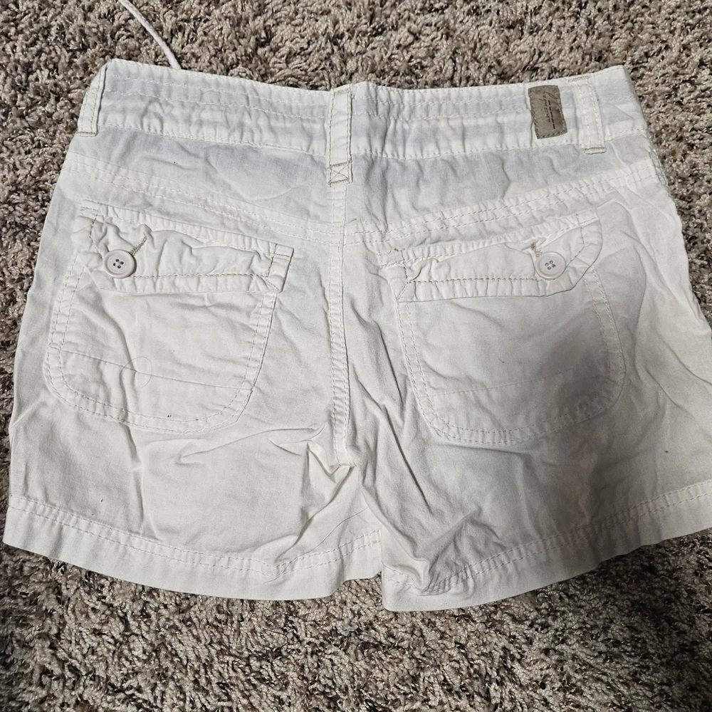 UNIONBAY Women's White Cargo Shorts - Picture 5 of 8